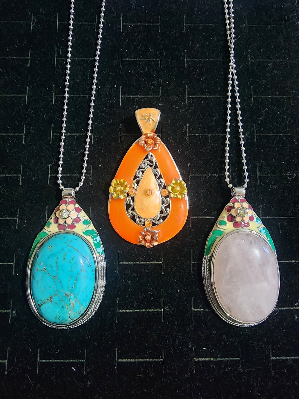Vintage Enamel Jewelrybundle Teardrop Floral Accent Necklace - Women's Pendant